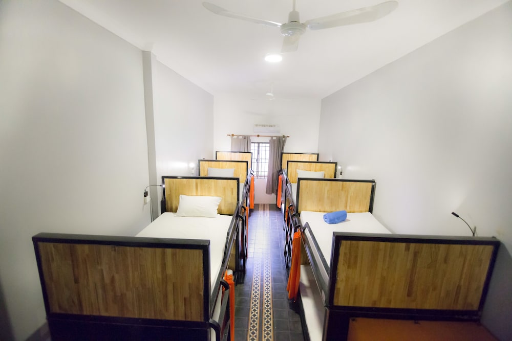 Pool Party Hostel
