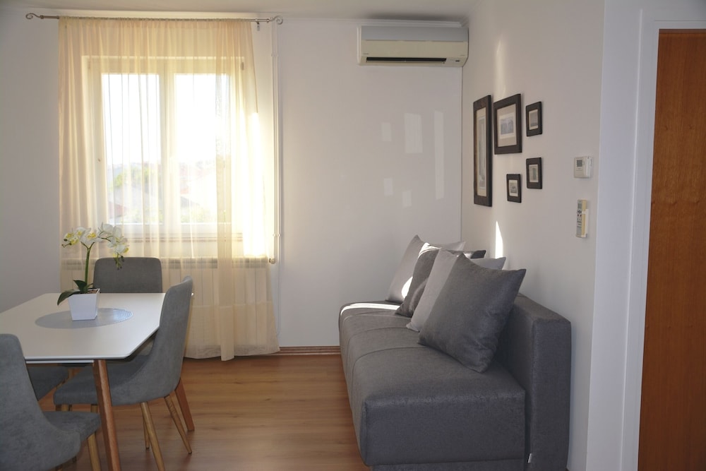 Apartments Biserka