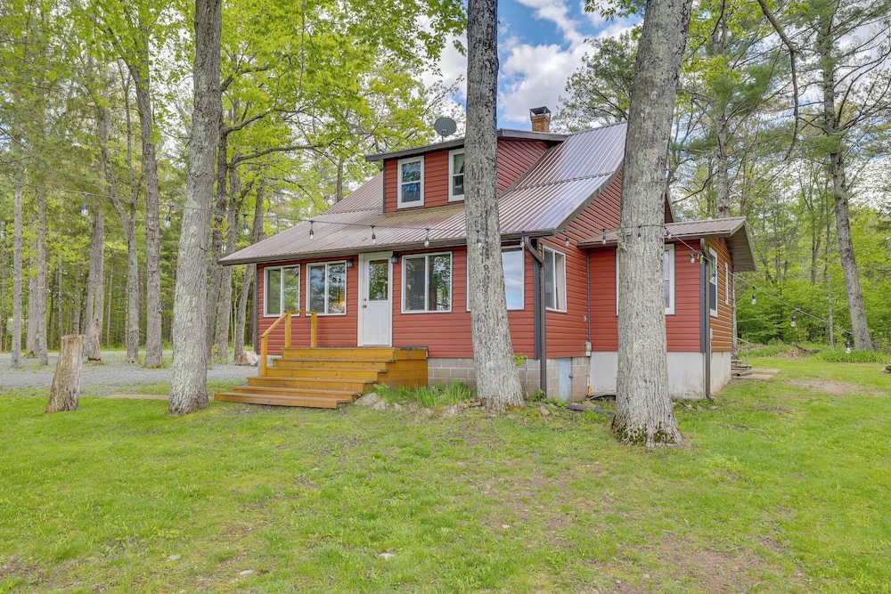 Hatfield Family Home on Lake Arbutus: Boat & Hike