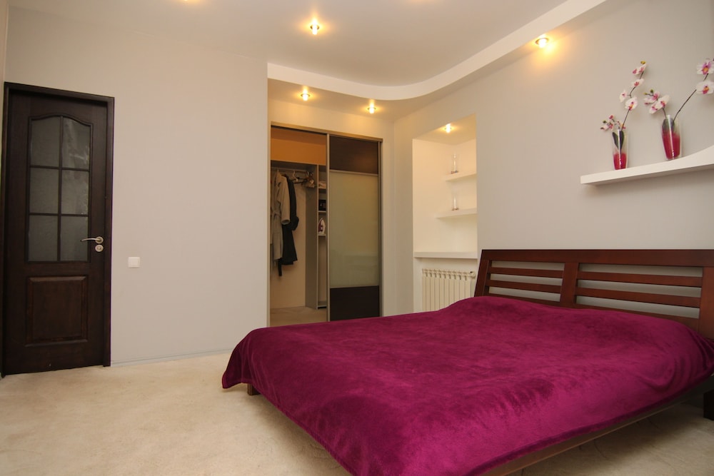 Apart Hotel on 24 Preobrajenskaya Street view 3