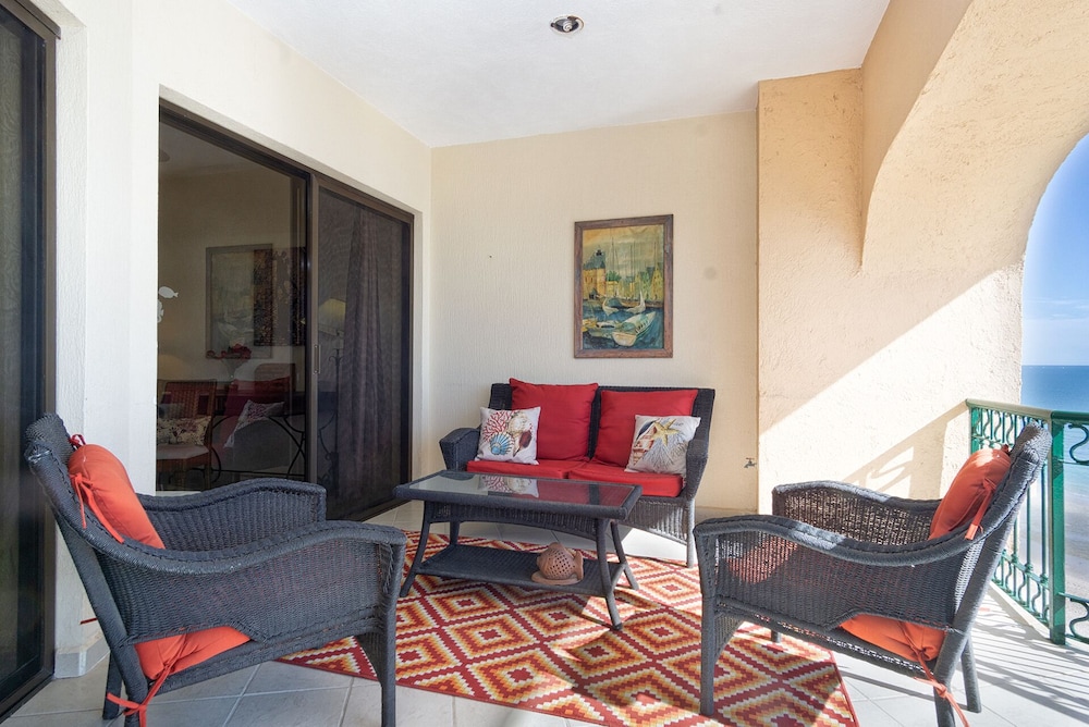Casa Frida Massive Condo Sleeps up to 12!