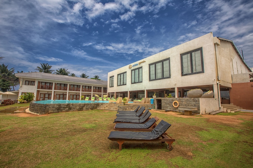 Avenra Beach Hotel