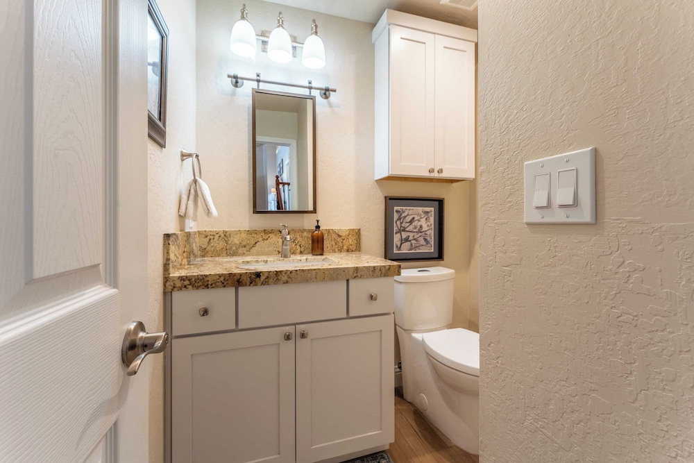 Views + Mins to Skiing, Lake, & Incline Village Incline Serenity by Avantstay
