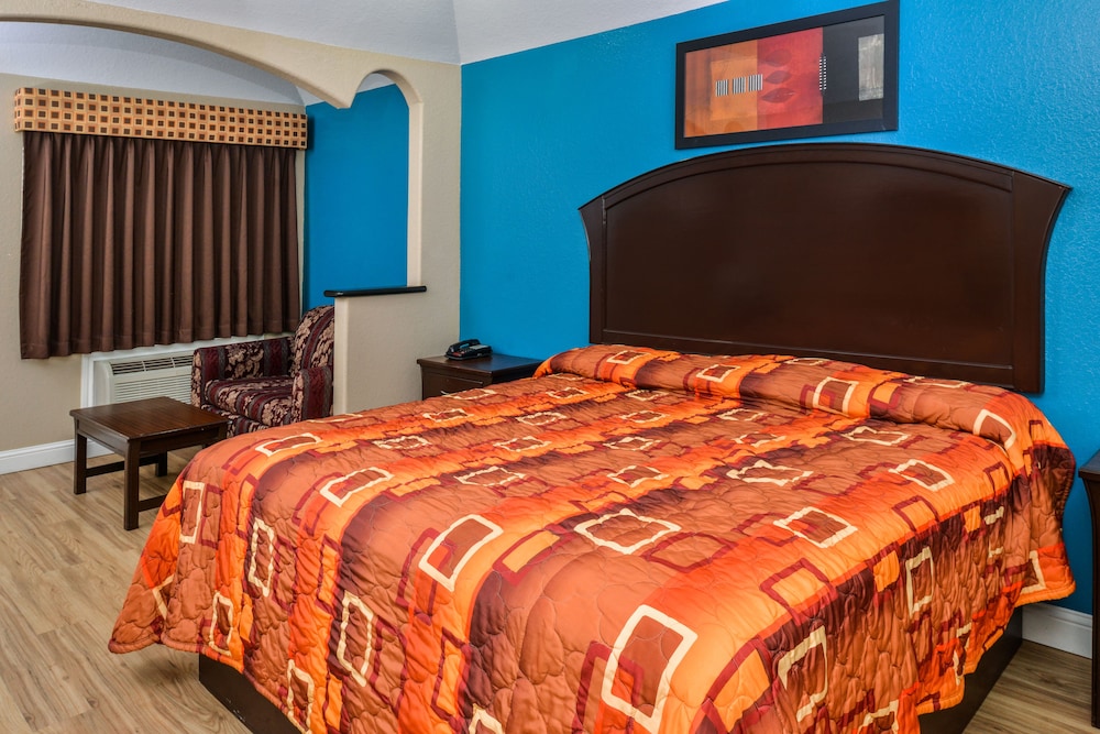 Scottish Inn & Suites Highway 6 South
