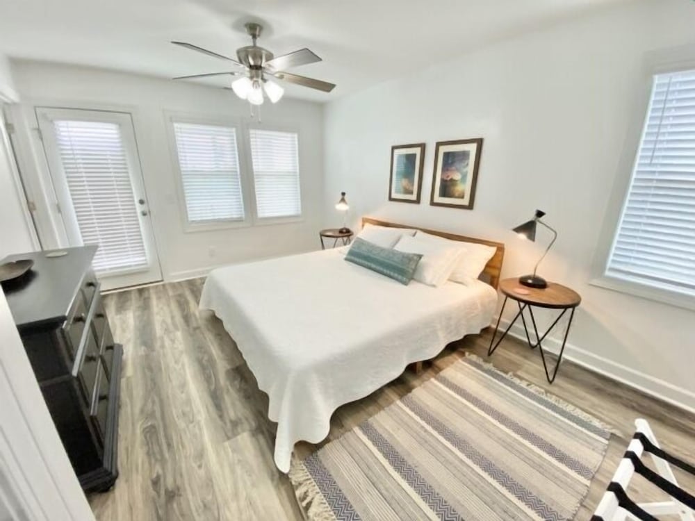 Hale Makai - Relaxing Family Vacation Just A Block From The Beach! Amazing Sunrise And Sunset Views From Four Decks! 3 Bedroom Townhouse by Redawning view 2