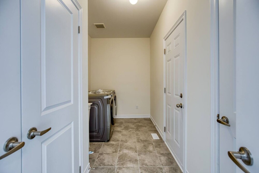 Spacious Brand New 4-bed Retreat in Quinte West