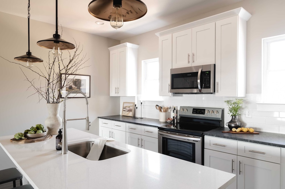 8 Nashville Homes w/ 21 Bedrooms, 21 Baths & Space for 74, Just Minutes From Broadways Nightlife, Dining, and Music Scene Cherokee by Avantstay