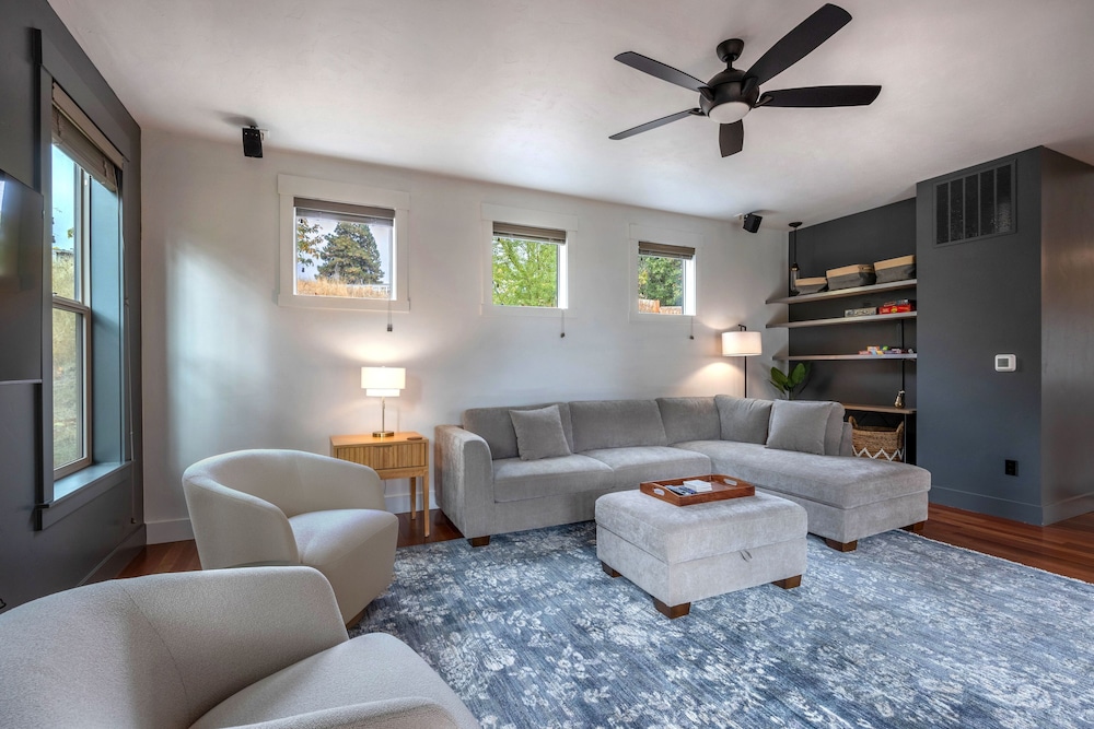 Evergreen Retreat Ab 30 Night Minimum 4 Bedroom Home