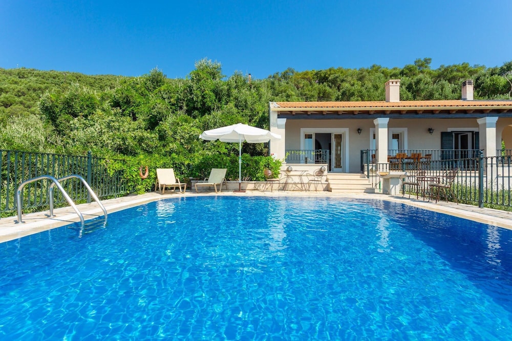 Villa Elpida Private Pool Walk to Beach Sea Views A C Wifi Car Not Required - 2423 view 2