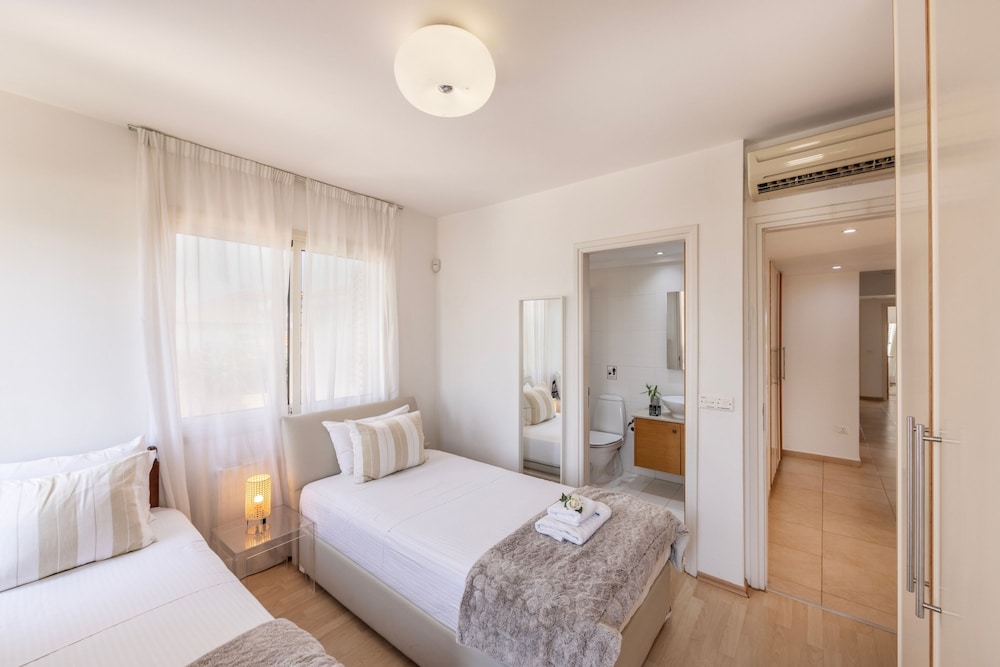 Protaras Beachfront Villa Pietra