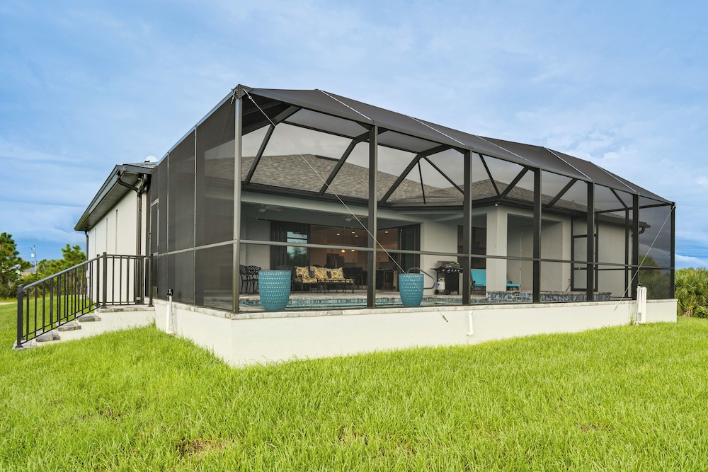 10 Mi to Beaches: Modern Retreat in Port Charlotte