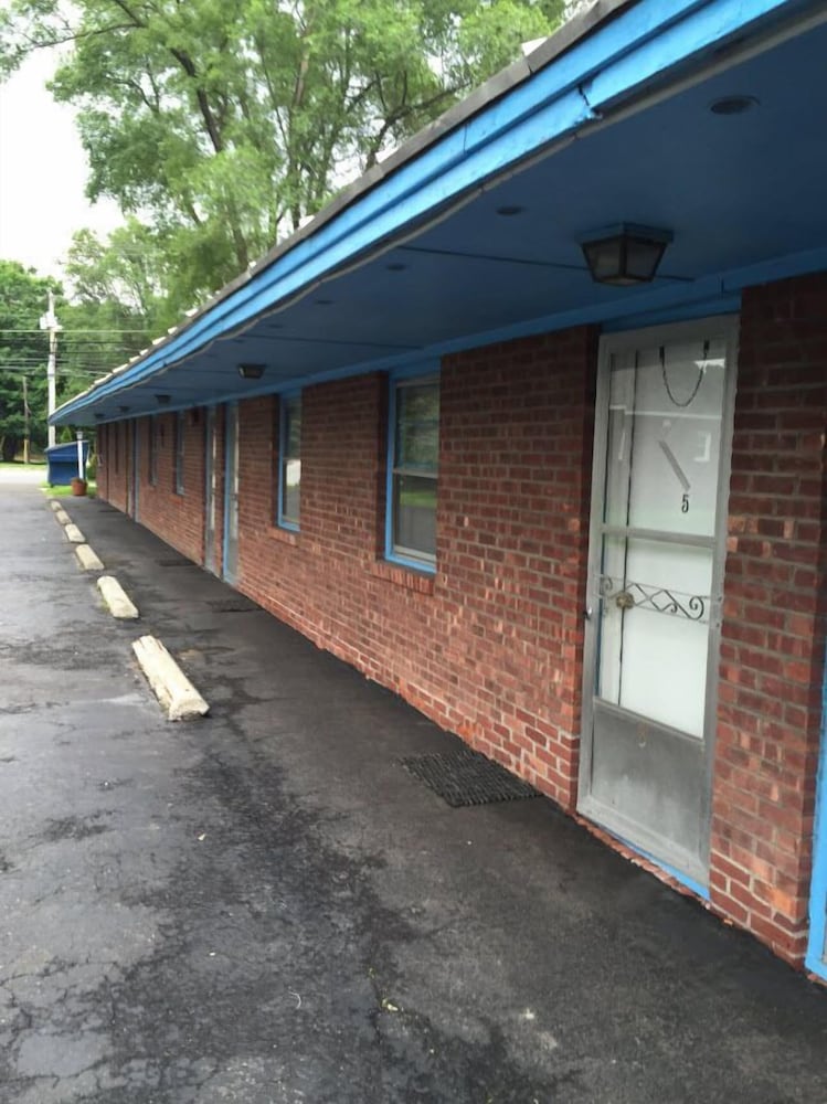 Tompkin's Motel