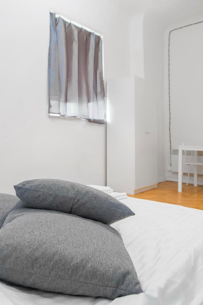 Metro Centrum Guest Rooms view 2