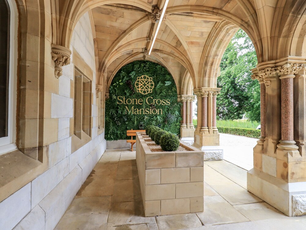 The Lucy Suite Stone Cross Mansion