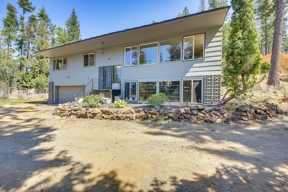 Chic Idaho Retreat w/ Hot Tub, Grill  Pool Table! - Property Image 2