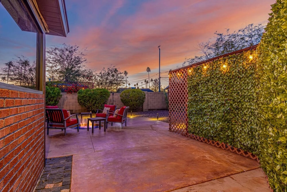 Cozy SW Casa 5 Mins to DT PHX Sleeps 6