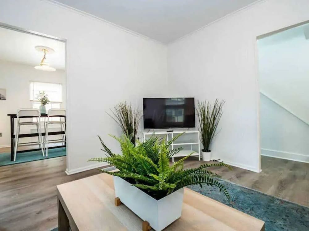 Jungle House Boutique Lofts – Downtown Columbus & Short North