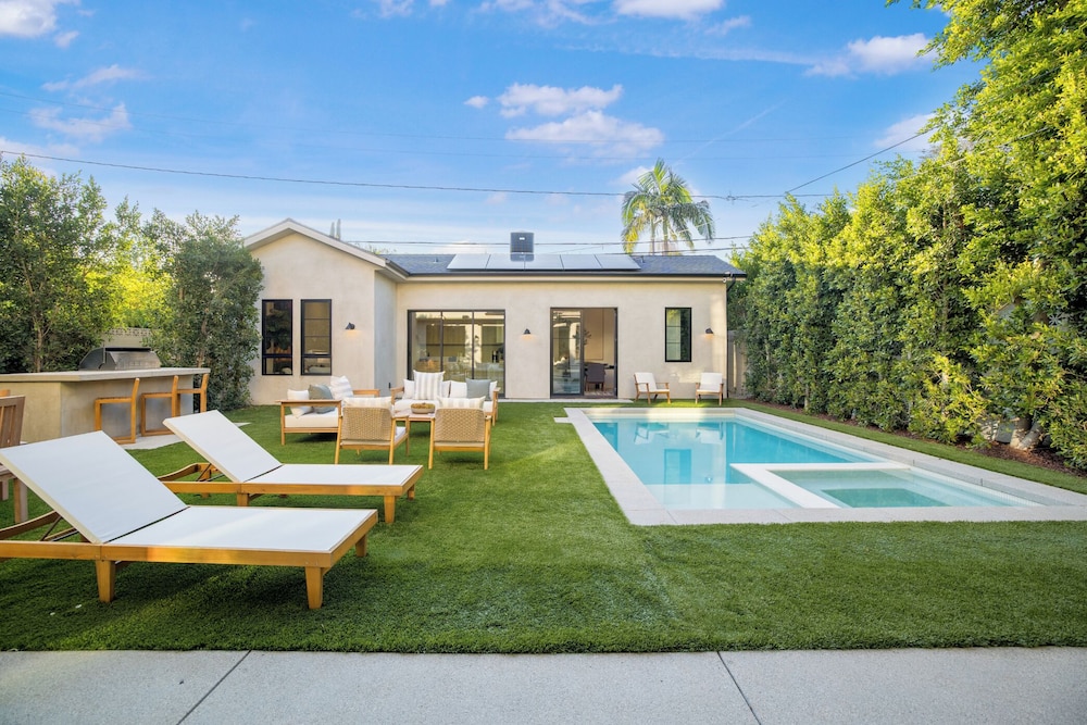 Kraft Villa - Luxury Living Redefined w/ Pool