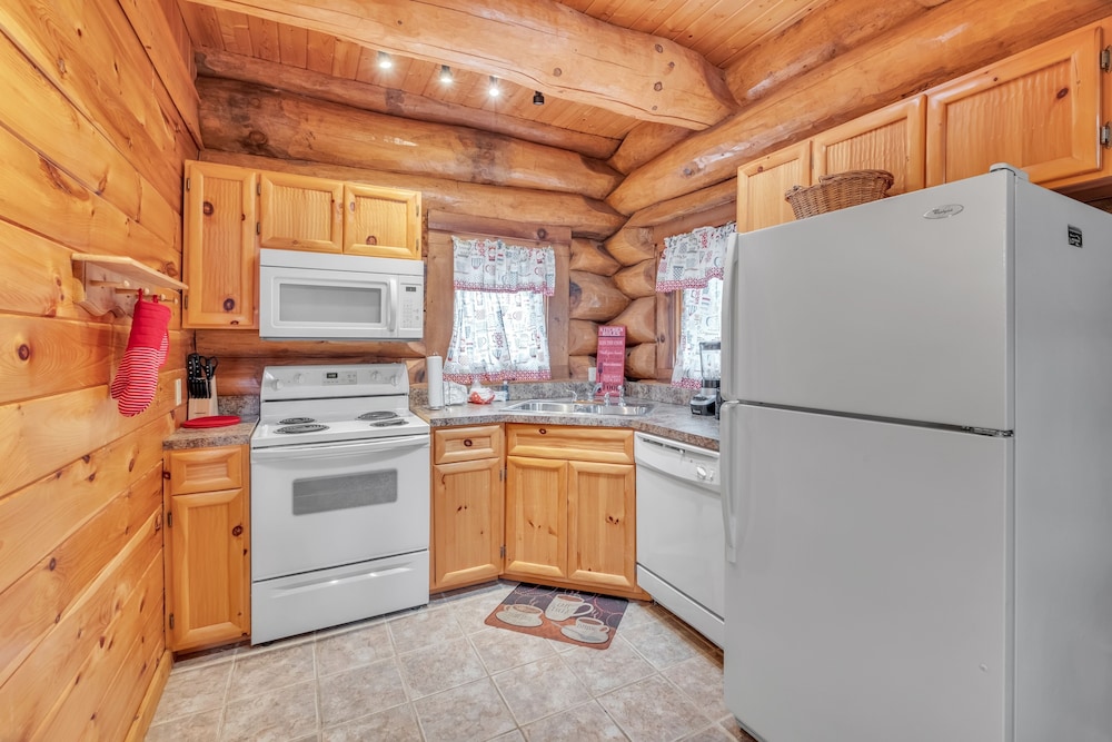 Sky Views - Panoramic Views 2 Bedroom Cabin by Heavenly Views Resort view 3