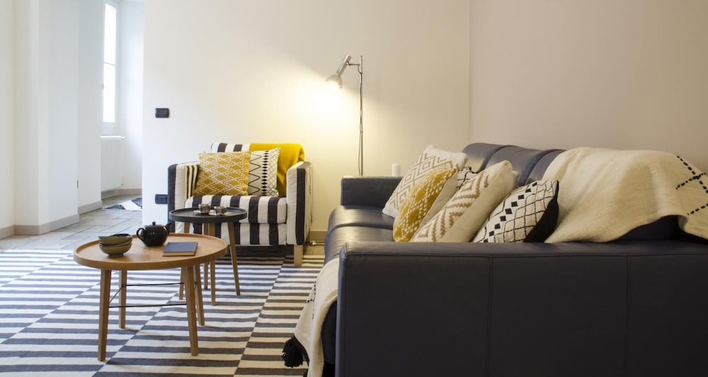 Charming Modern Apartment view 4