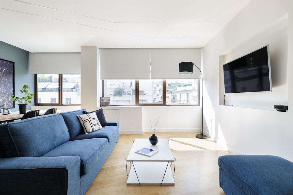 UPSTREET Spacious 2BD Apt Acropolis Museum
