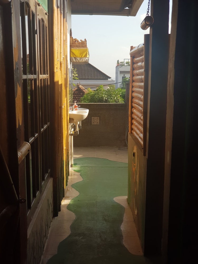 Twenty4Seven Bed & Breakfast - Hostel