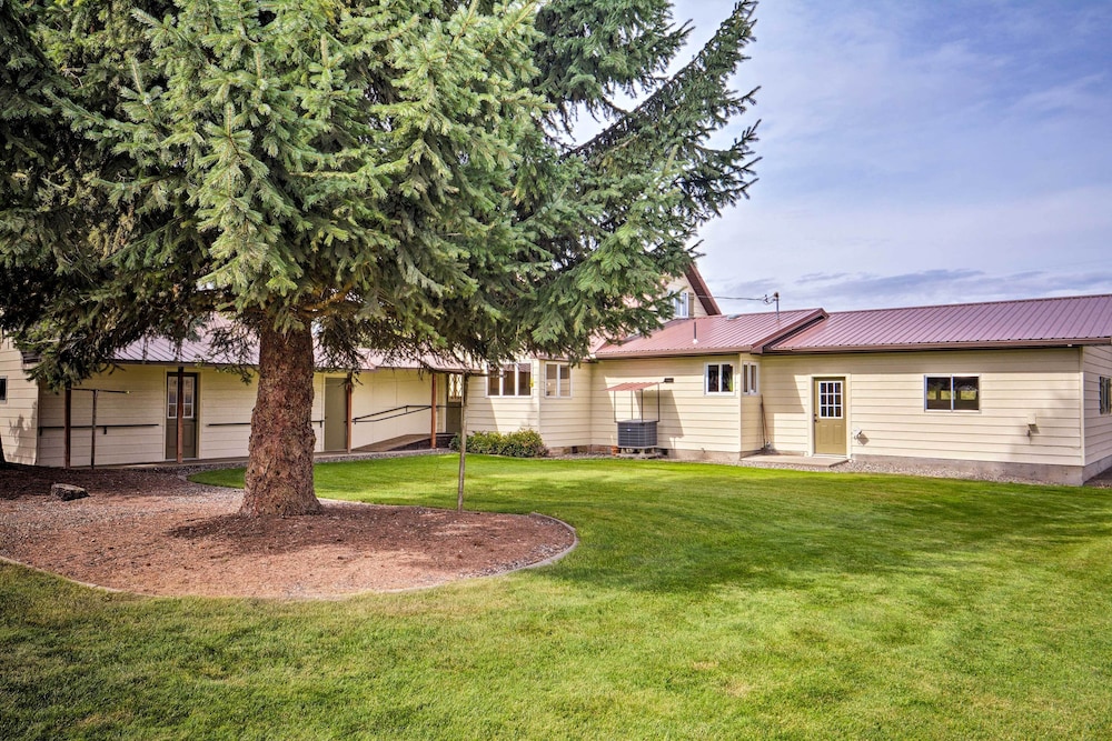 Farmhouse in Country Setting Near Gravity Hill view 3