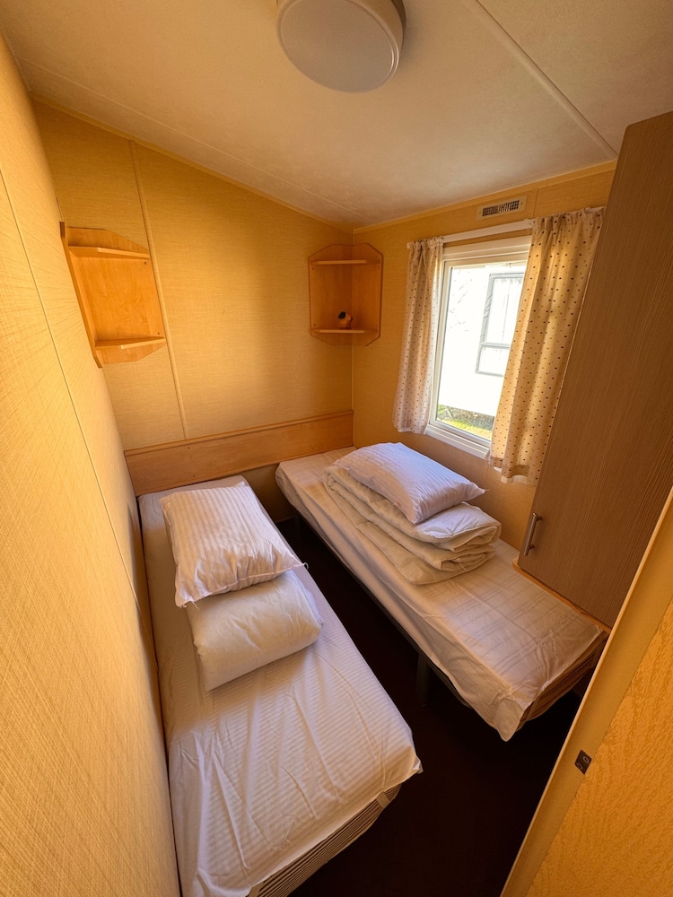 3 Bed Caravan - Side Gated Decking, Wifi, Pets