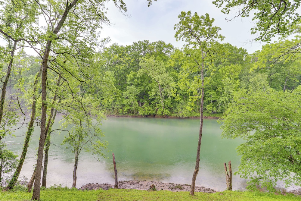 Deck & Views: Little Red River Retreat!