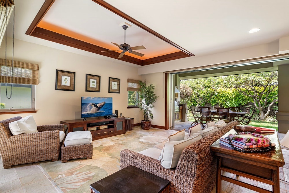Family-friendly & Romantic Getaway - Beach Club Access- Vrkcv