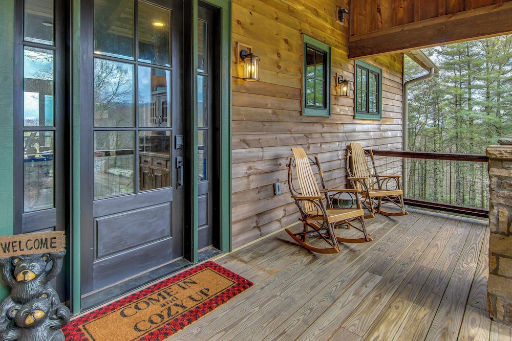 Sip on Deck & Enjoy Views! Mtn Lodge in Glenville