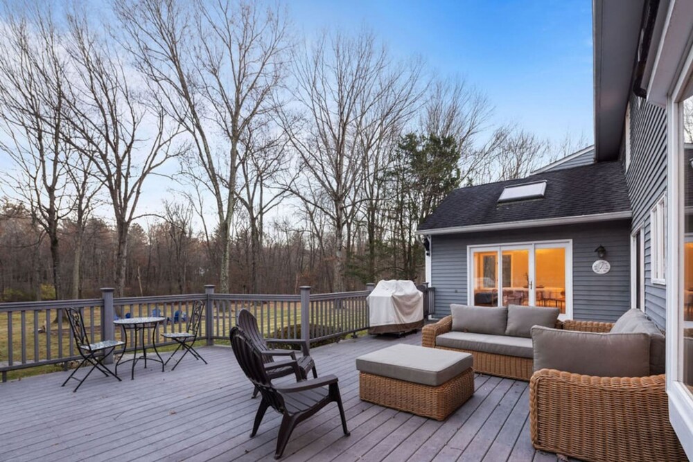Peaceful Mini Mansion Sleeps 18