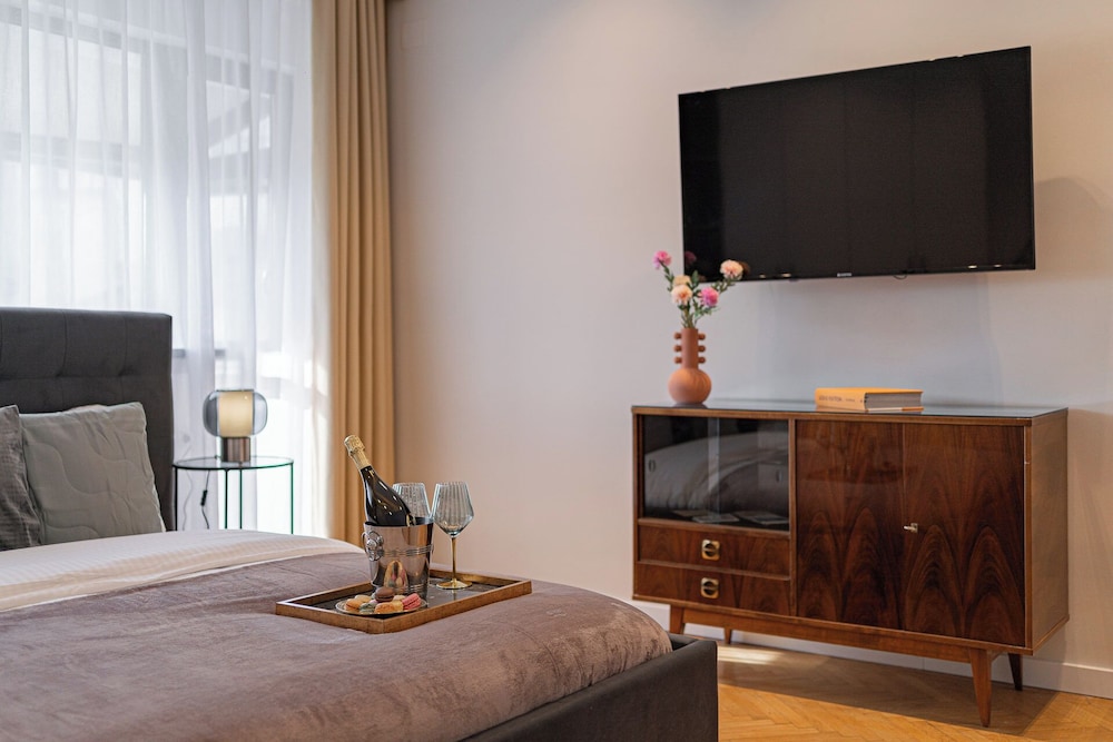 Contemporary 3-Bedroom Lofts - Modern Touches Meet Classic Elegance by Calea Victoriei