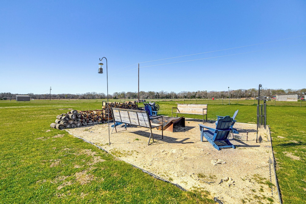 6 Mi to Lake Tawakoni: Texas Family Home