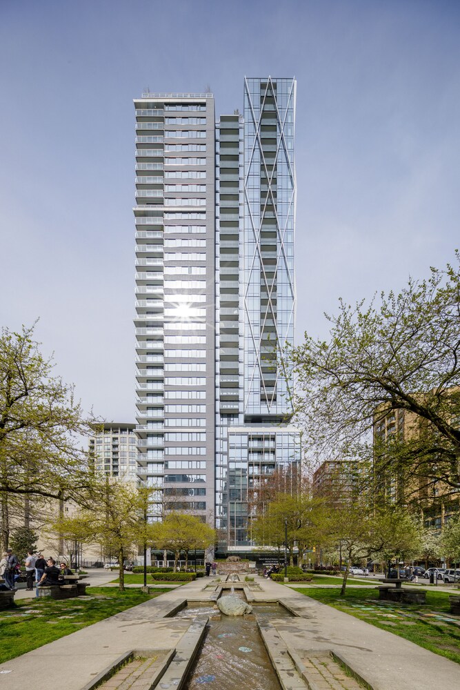 1111 Richards - 1407