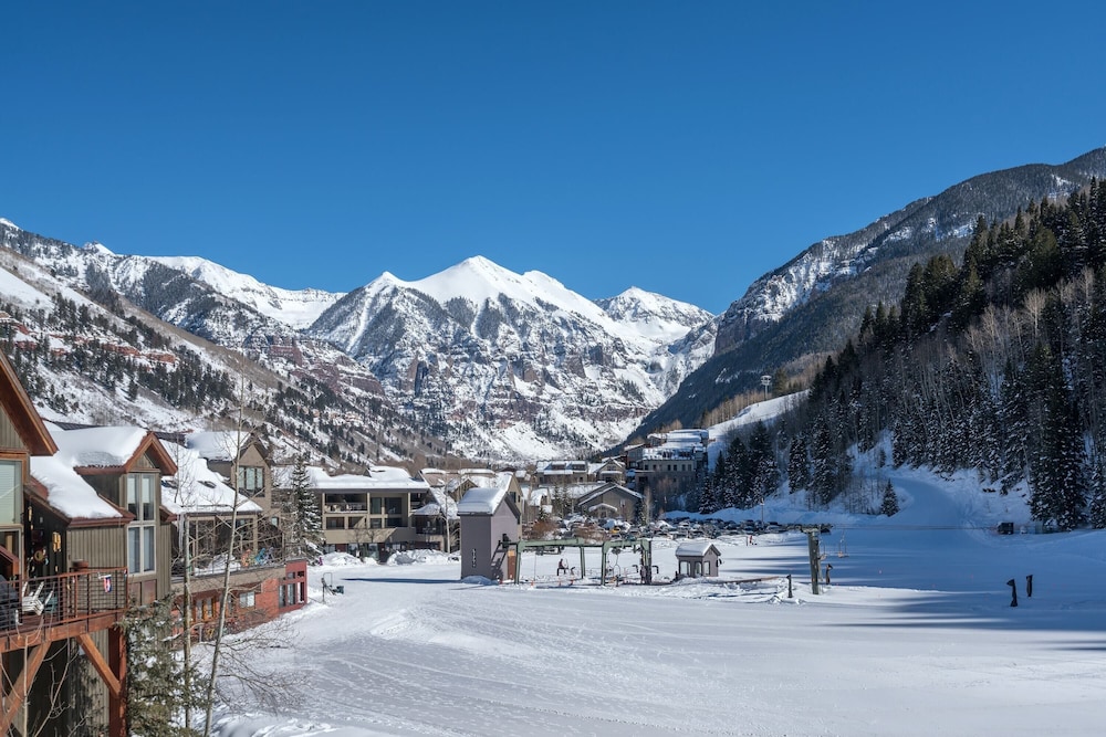 Etta Place Too 113 by Avantstay Close to Town & The Slopes! In Complex w/ Communal Pool & Hot Tub view 2