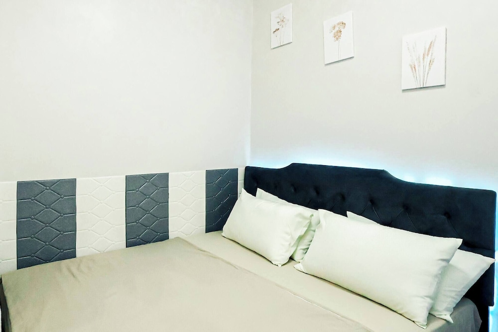 Sapphira Manor Luxurious Condo by the Bay