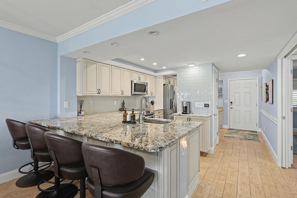 Land's End 9-402 Beach Front - Premier