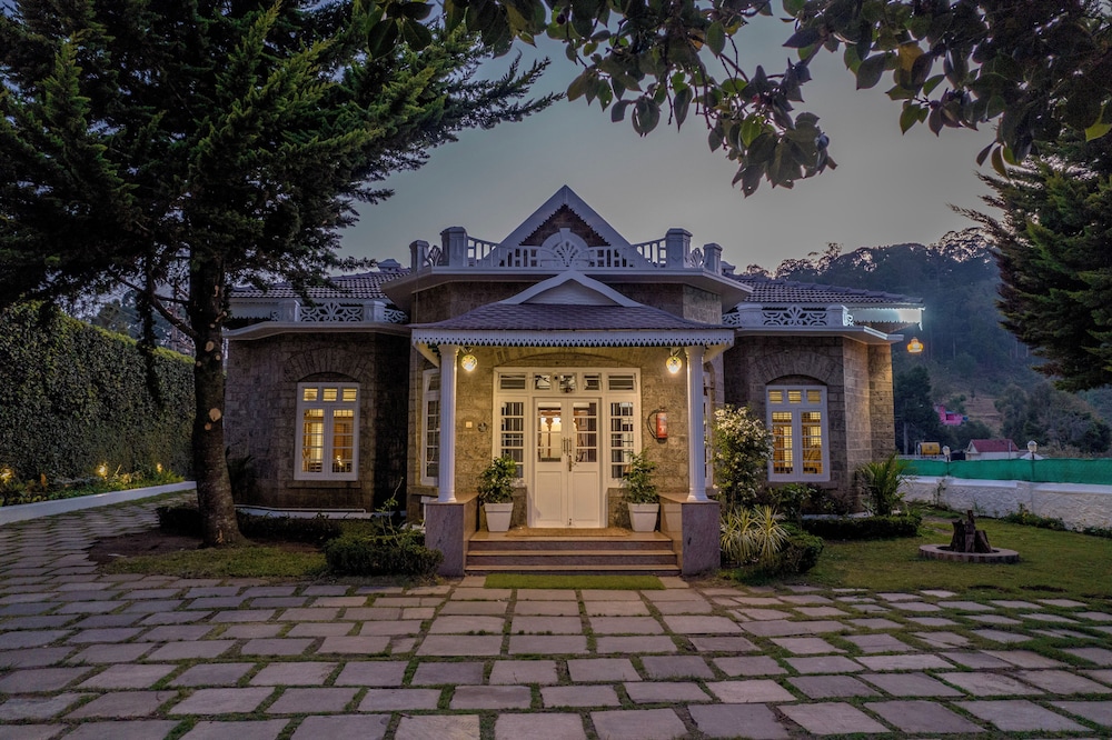 Savithri  Bungalow By XploreIndo