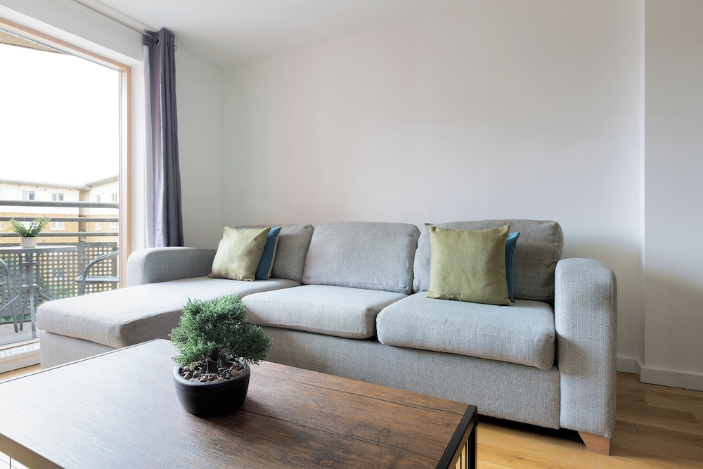 Modern Apartment in Bow
