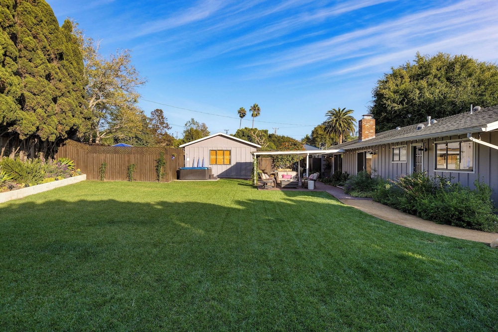 Hummingbird Haven by Avantstay Dog-friendly, Near the Beach, Huge Yard+hot Tub
