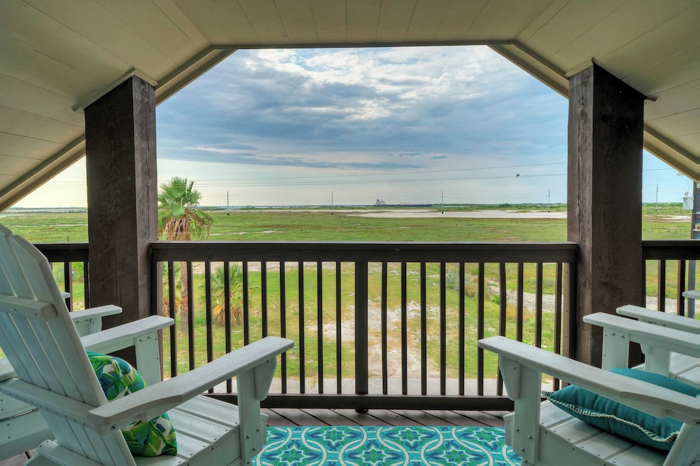 Sleeps 22 2 Homes w/ Private Pool, Game Room, Nature Views 7 BDR Avantstay