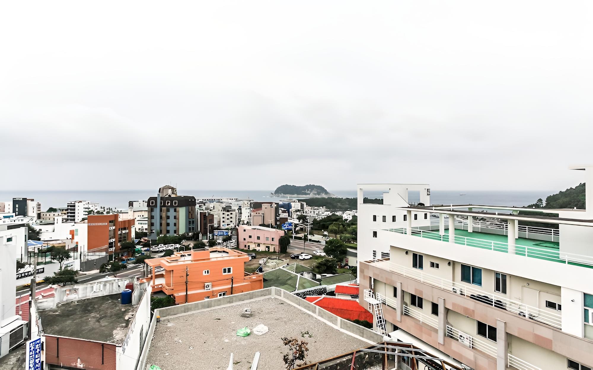 Seogwipo Queen Hotel view 2