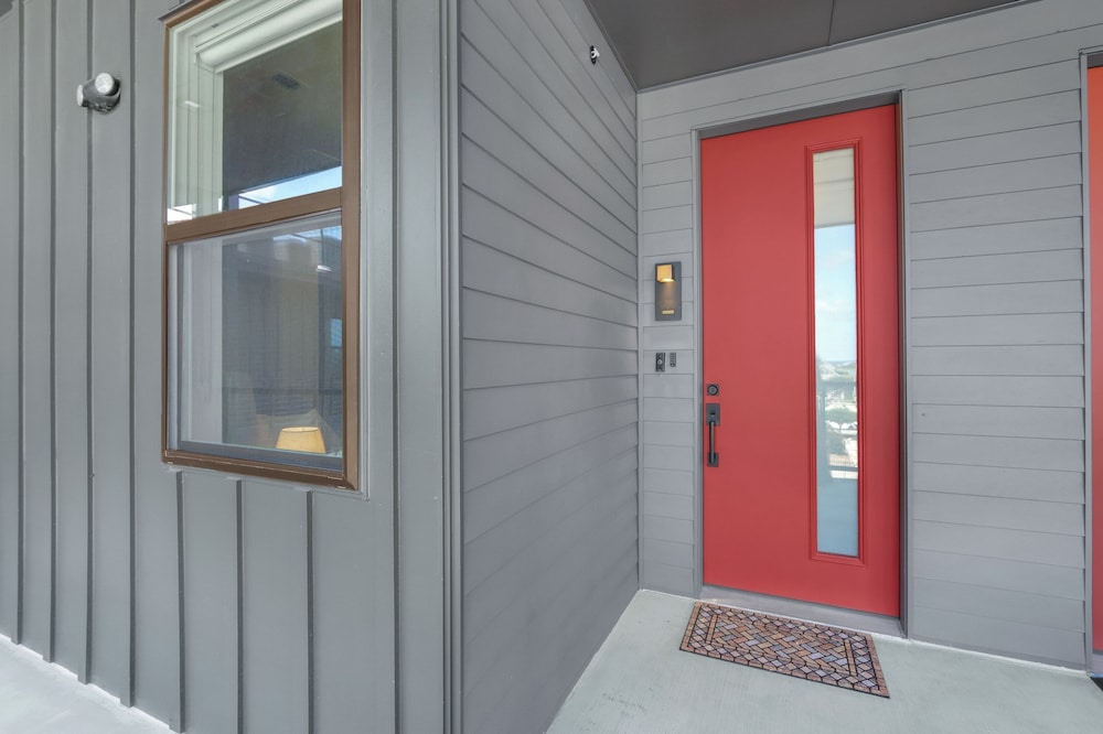 Modern Hill Country Condo for 4 w/ Resort Perks!