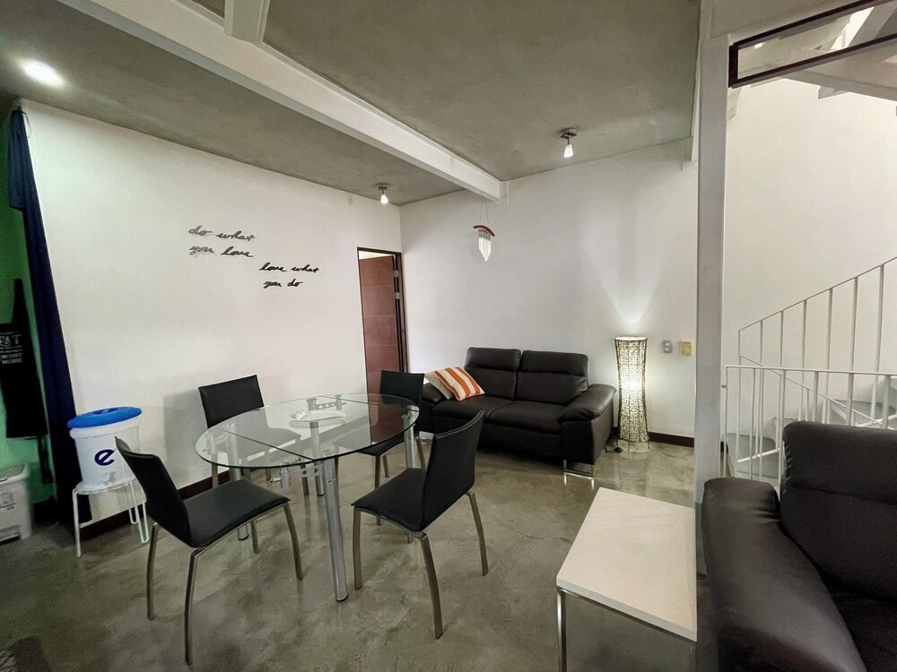 Beautiful Spacious Loft 2 Bedrooms 2 Full Baths 2 car Garage in Downtown