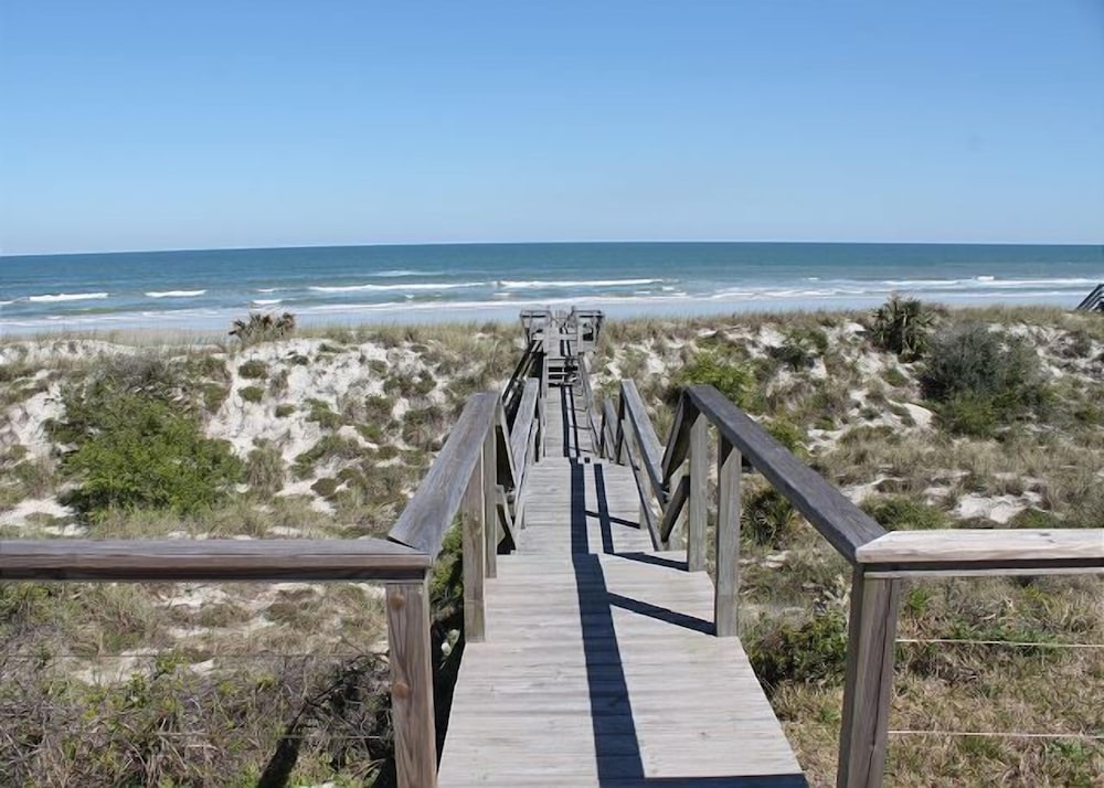 Ocean front Vacation Home with a large screened-in Patio by RedAwning view 3