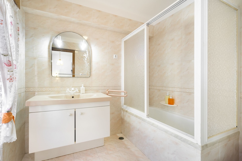 Perfect Family Hideout Residence W/Ac & 4Br + 5Ba