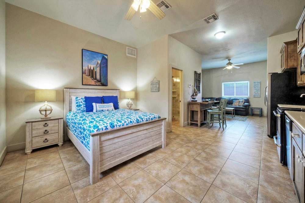 Beach Boardwalk, Pool Access & Ocean Views Coral Reef by Avantstay