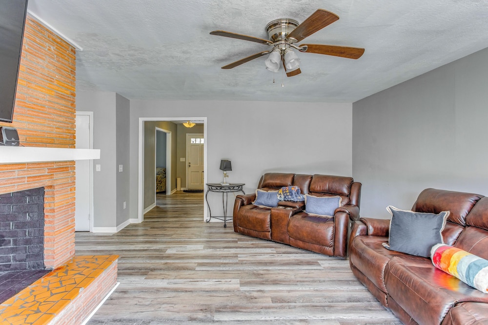 4 Mi to Loris Nature Park: Family Home w/ Yard