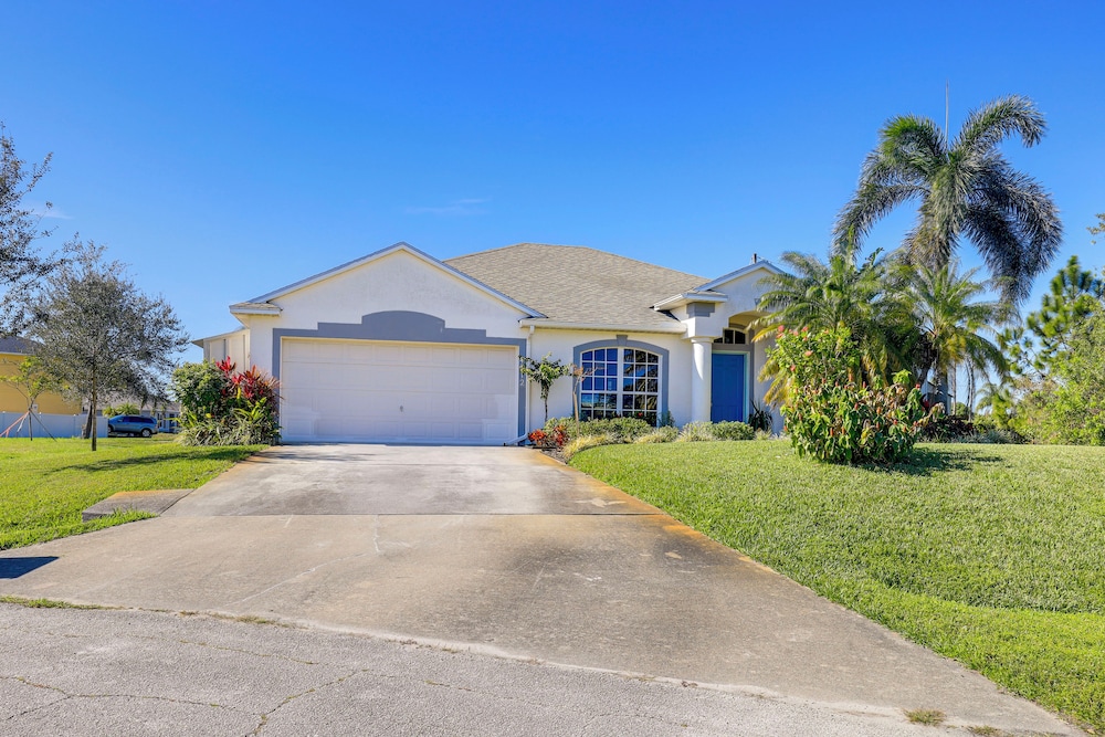 Close to Family Park: Home w/ Screened Lanai!